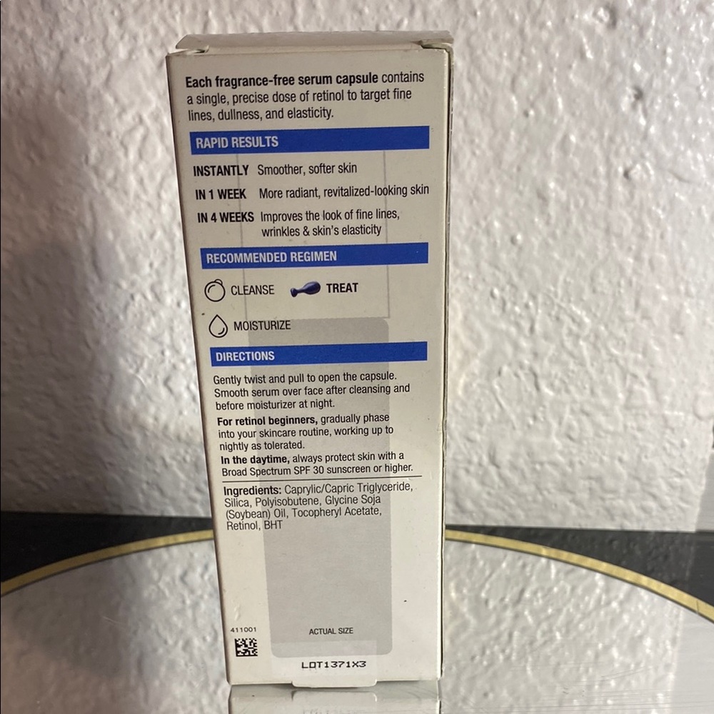 Neutrogena Retinol Serum - White and Blue - Picture 2 of 2